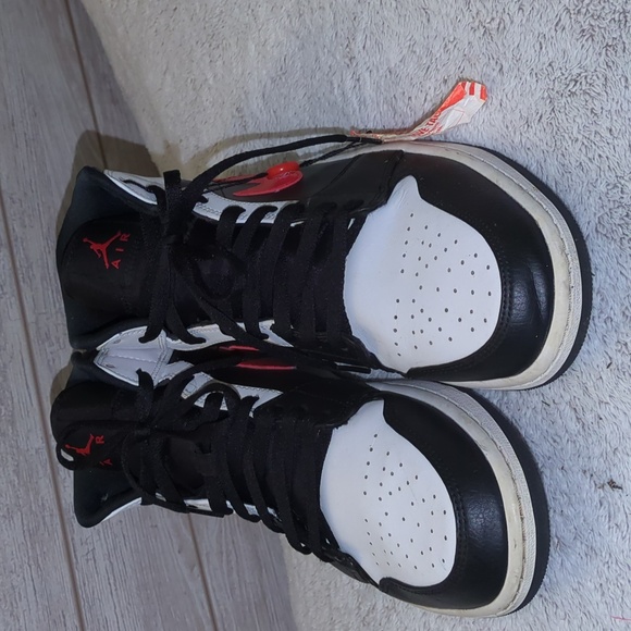 Nike Air Jordan 1 Mid Chile Red - Picture 2 of 4